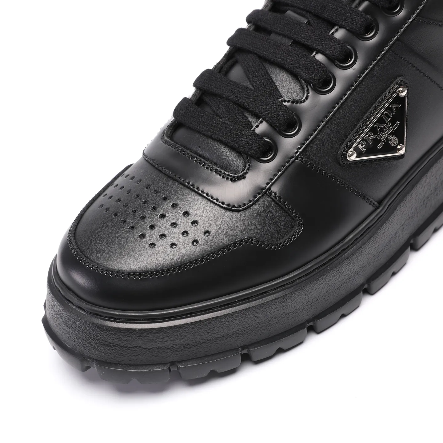 Batch 580 [PRADA] Men's shoes are popular in the counter, official website is synchronized, high-quality shipments. Fabric: original cowhide with snakeskin. Lining: cowhide foot pads + cowhide lining. Outsole: original foam sole. Size: 38-46